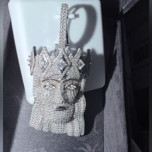 Moissanite Jesus pendant
925 SILVER 7.0CTW
$1800.0